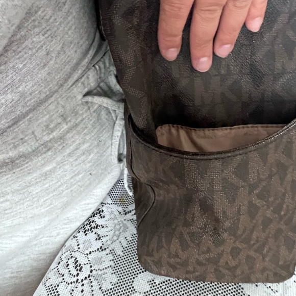 Authentic Michael Kors tote like new - Picture 10 of 10